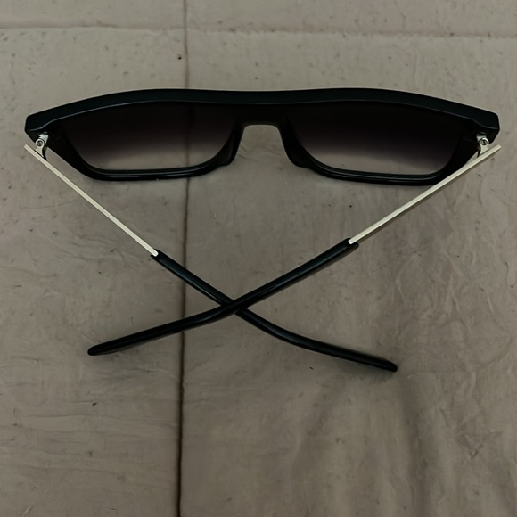 QUAY Nightfall Sunglasses - Picture 2 of 3